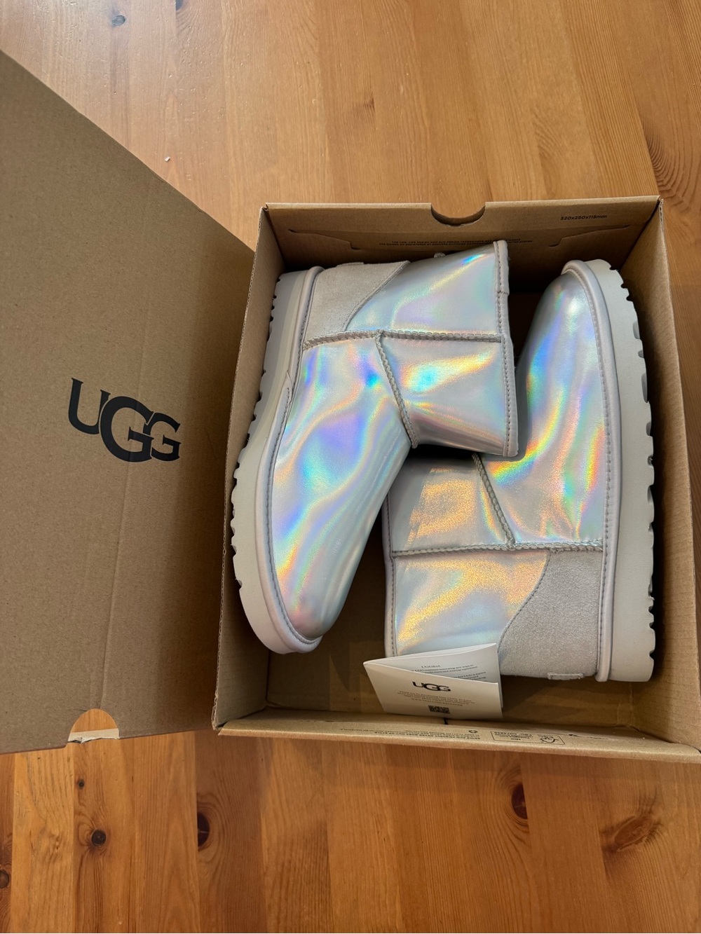 NWT! UGG Women’s Iridescent Glacial Grey Classic Short Boot